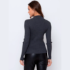 ALPELO - BLUSA DE TRICOT MODAL RETILÍNEA COM BOTÕES NO OMBRO MARINHO ALPELO - BLUSA DE TRICOT MODAL RETILÍNEA COM BOTÕES NO OMBRO MARINHO