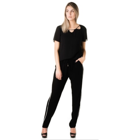 BLUSA AMÍSSIMA CREPE DECOTE VAZADO - PRETO BLUSA AMÍSSIMA CREPE DECOTE VAZADO - PRETO