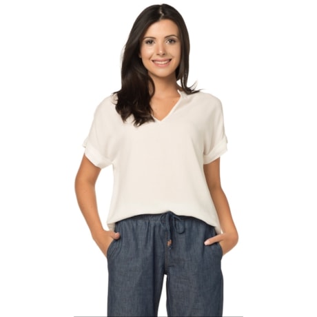BLUSA CAPITOLLIUM EXCLUSIVE DECOTE V EM VISCOSE - OFF WHITE BLUSA CAPITOLLIUM EXCLUSIVE DECOTE V EM VISCOSE - OFF WHITE