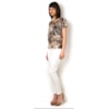 BLUSA CREPE FLORAL BICHO FIVELA NAS COSTAS - MARROM