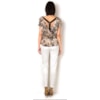 BLUSA CREPE FLORAL BICHO FIVELA NAS COSTAS - MARROM