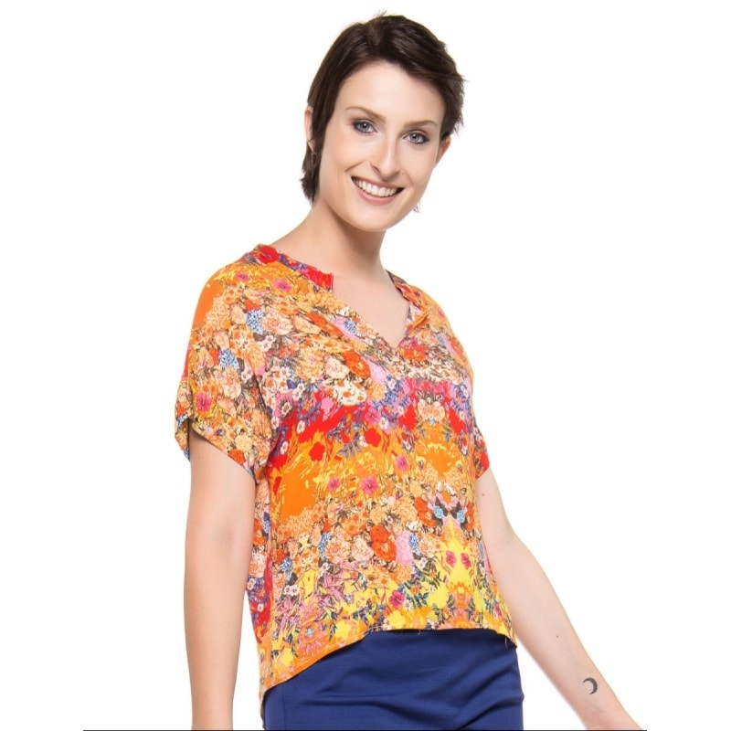 BLUSA CROPPED CAPITOLLIM EXCLUSIVE COM DECOTE V NA FRENTE - LARANJA