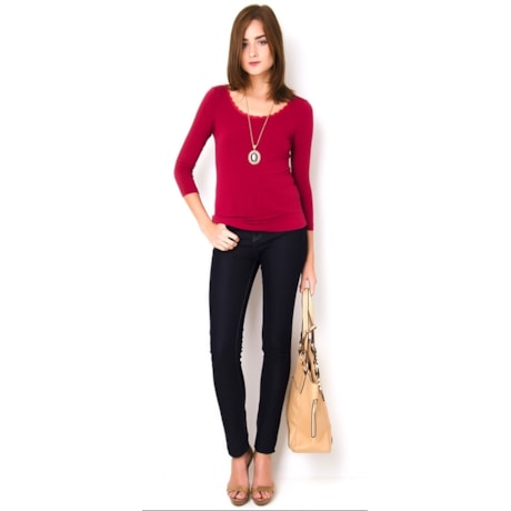 BLUSA DECOTE EM RENDA - CEREJA BLUSA DECOTE EM RENDA - CEREJA