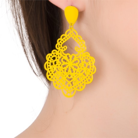 CAPITOLLIUM - BRINCO METAL COLOR ARABESCO - AMARELO