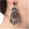 CAPITOLLIUM - BRINCO METAL MEDALHA IRREGULAR PINGENTE FOLHA - CHUMBO