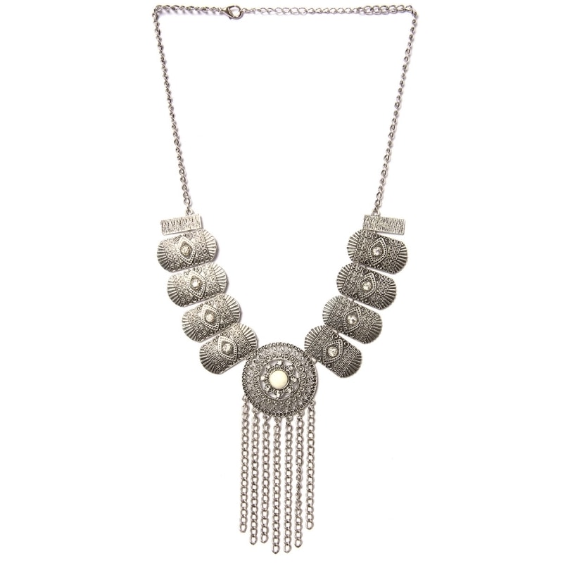CAPITOLLIUM - COLAR 8/PLACAS C/STRASS MEDALHÃO C/FRANJA - BRANCO
