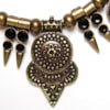 CAPITOLLIUM - COLAR METAL 3 PLACAS - OURO VELHO