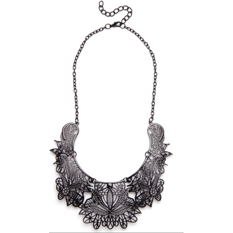 CAPITOLLIUM - COLAR METAL COLOR FLOR RENDA - PRETO