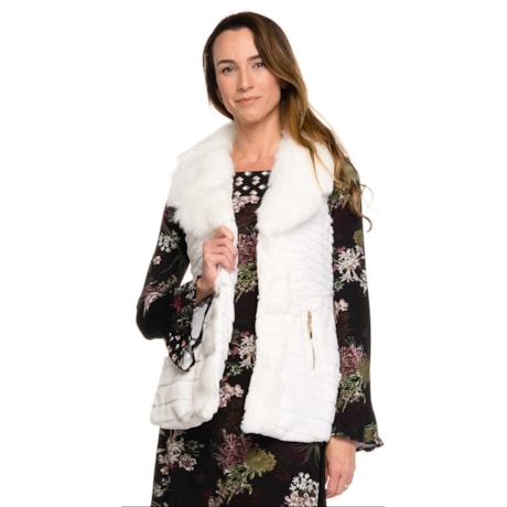 COLETE DE PELE ALPELO NAVALHADO COM ZÍPER BOLSO - OFF WHITE COLETE DE PELE ALPELO NAVALHADO COM ZÍPER BOLSO - OFF WHITE