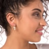 GUYMY - BRINCO FOLHEADO A OURO CÍRCULO MICRO ZIRCÔNIA COM PEDRA - DOURADO