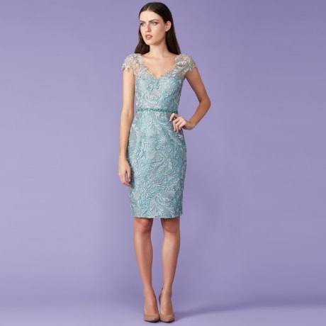 IZA.D - VESTIDO DE FESTA CURTO EM RENDA COM CINTO E MANGUINHA
 - VERDE