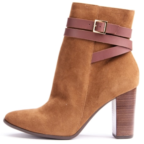 LIA LINE - BOTA CAMURÇA DETALHE FIVELA - CARAMELO LIA LINE - BOTA CAMURÇA DETALHE FIVELA - CARAMELO