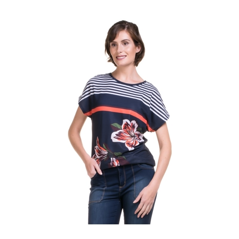 LUCIDEZ - BLUSA RAGLÃ ESTAMPA FLORAL LISTRAS DECOTE CANELADO - MARINHO