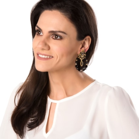 MARCIELLI RODRIGUES - BRINCO REDONDO PEDRAS E STRASS - PRETO