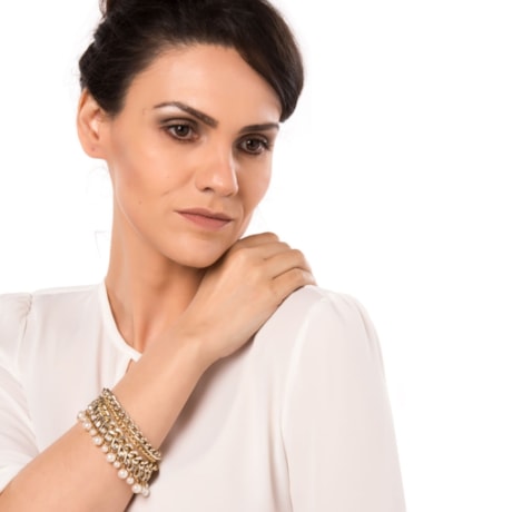 MARCIELLI RODRIGUES - PULSEIRA CORRENTES PÉROLA COM STRASS - DOURADO