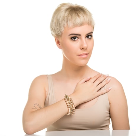 MARCIELLI RODRIGUES - PULSEIRA DUAS CORRENTES CRISTAIS E PÉROLAS - DOURADO