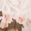 MOÇA BONITA - BATA FLORAL DECOTE RENDA - OFF WHITE