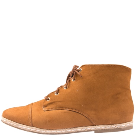 SUA CIA - BOTA CANO CURTO CAMURÇA DETALHE CORDA - CARAMELO SUA CIA - BOTA CANO CURTO CAMURÇA DETALHE CORDA - CARAMELO